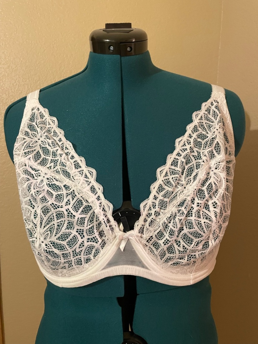 Glamorise White Lace Plunge Bra